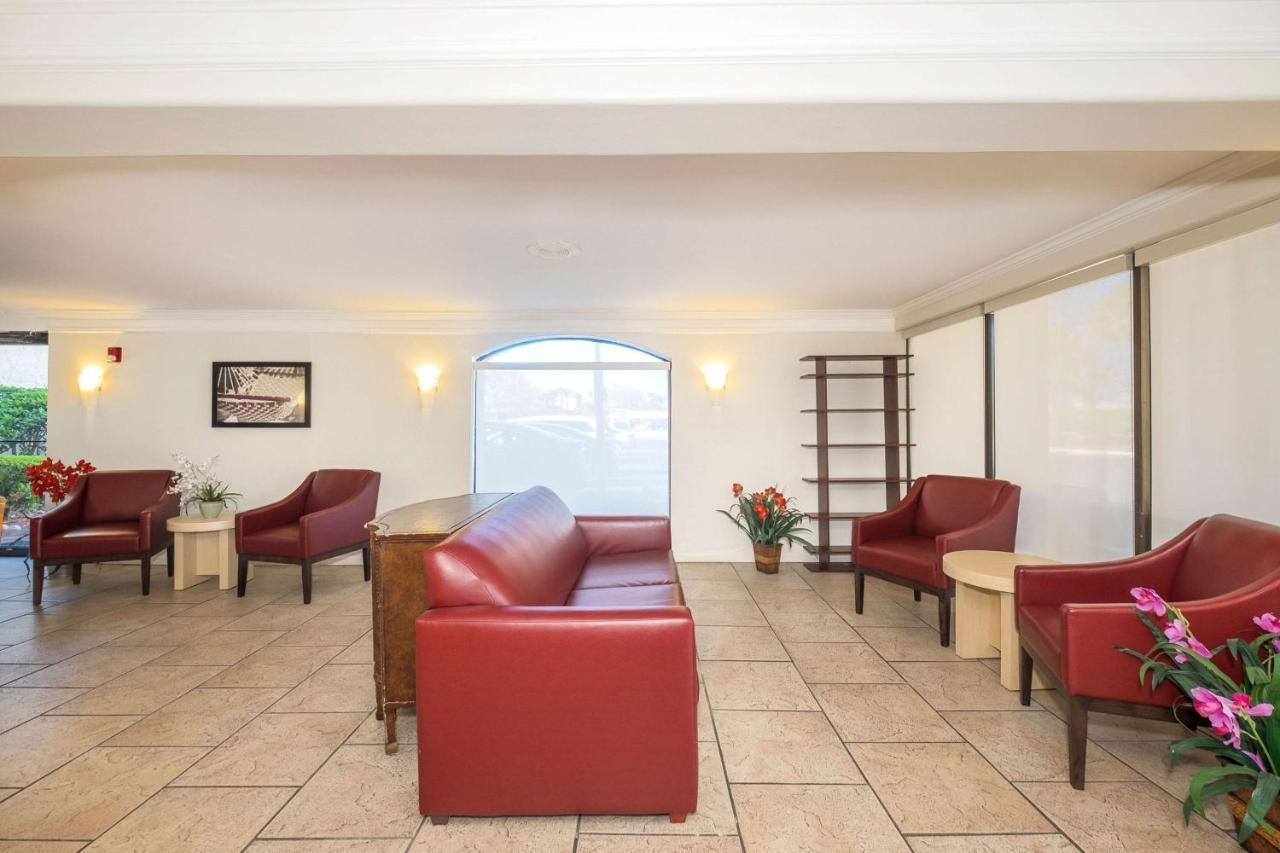 Days Inn By Wyndham Neptune Beach Jacksonville Beach Exteriör bild
