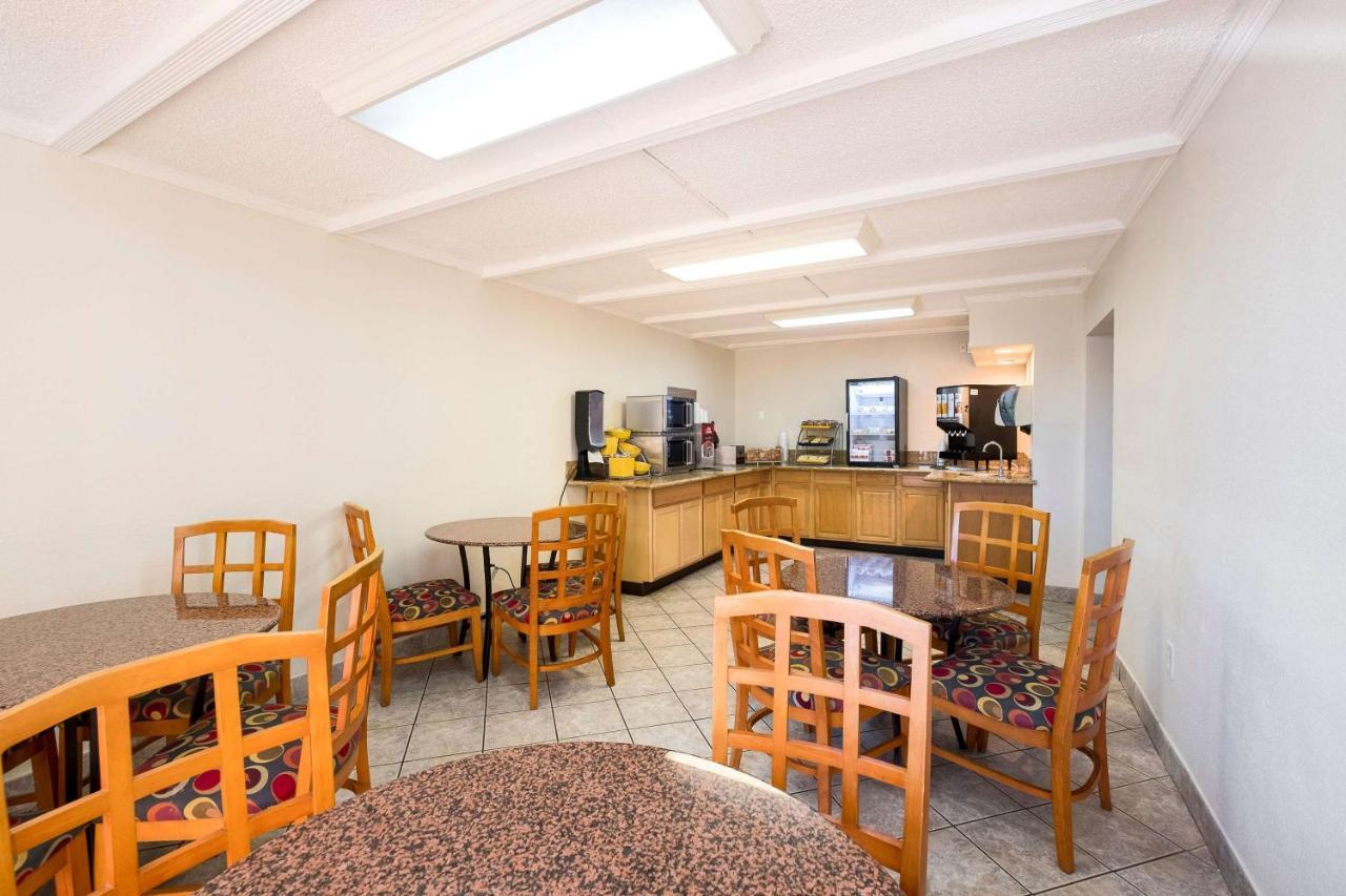 Days Inn By Wyndham Neptune Beach Jacksonville Beach Exteriör bild