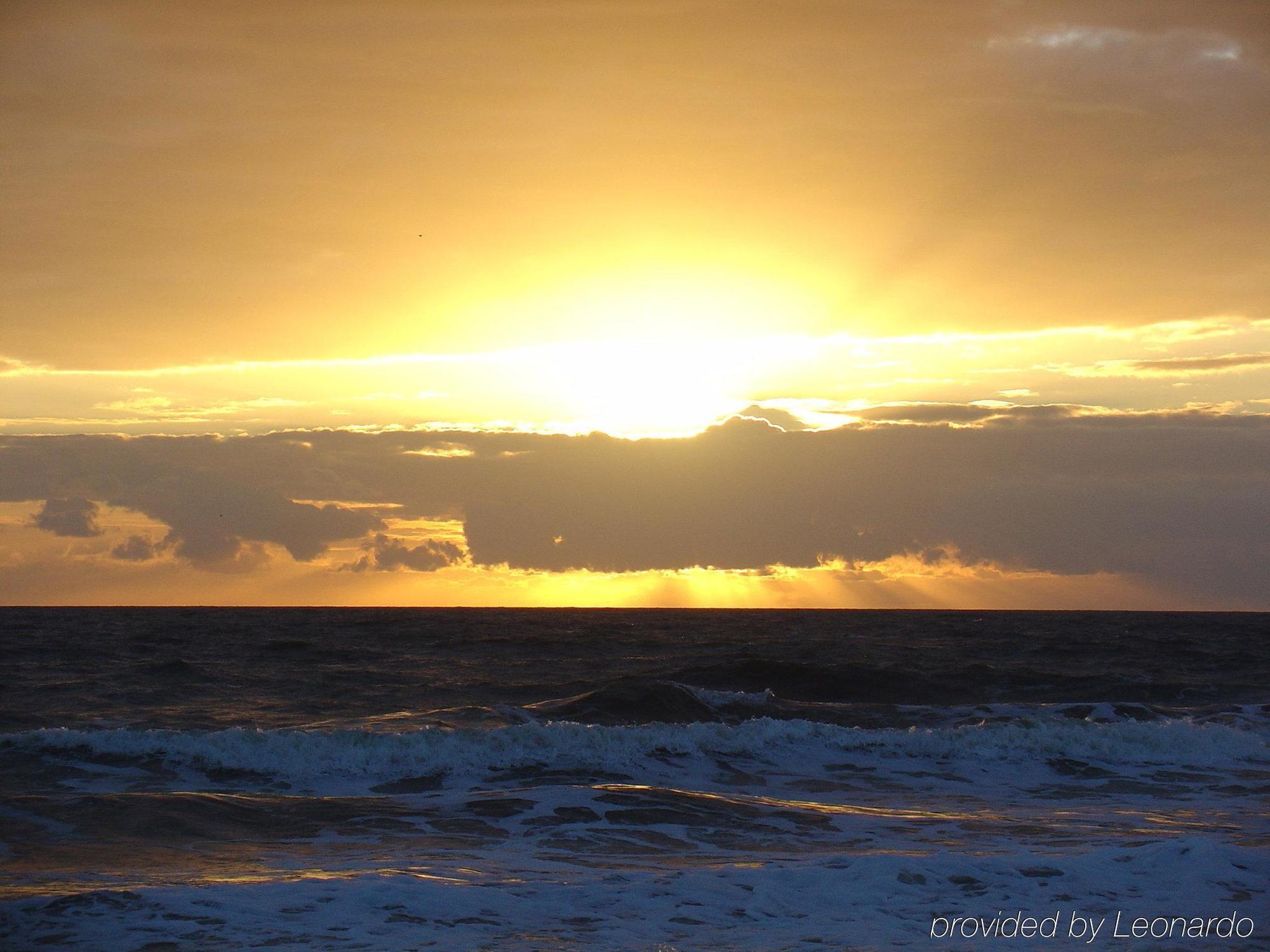 Days Inn By Wyndham Neptune Beach Jacksonville Beach Exteriör bild